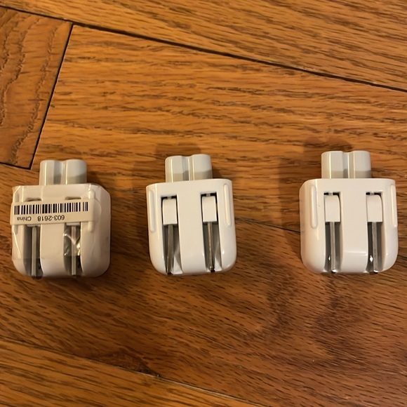 Apple White Remote Control, cables and plugs - Picture 10 of 11